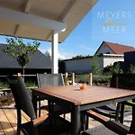 Feriehus Schwarzes Holzferienhaus Mit Sauna -- Gartenglueck -- An Der Ostsee, Bei Wismar, 500m, 2 Schlafzimmer