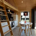 Schwarzes Holzferienhaus Mit Sauna -- Gartenglueck -- An Der Ostsee, Bei Wismar, 500m, 2 Schlafzimmer Feriehus Zierow