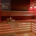 Schwarzes Holzferienhaus Mit Sauna -- Gartenglueck -- An Der Ostsee, Bei Wismar, 500m, 2 Schlafzimmer