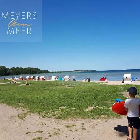 Semesterbostad Schwarzes Holzferienhaus Mit Sauna -- Gartenglueck -- An Der Ostsee, Bei Wismar, 500m, 2 Schlafzimmer Zierow