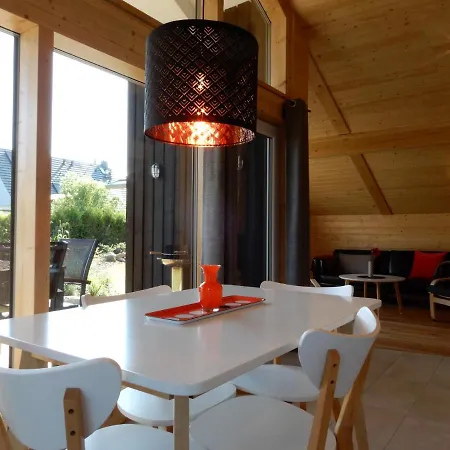 Schwarzes Holzferienhaus Mit Sauna -- Gartenglueck -- An Der Ostsee, Bei Wismar, 500m, 2 Schlafzimmer Casa de Férias Zierow