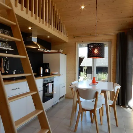 Schwarzes Holzferienhaus Mit Sauna -- Gartenglueck -- An Der Ostsee, Bei Wismar, 500m, 2 Schlafzimmer Casa de Férias Zierow