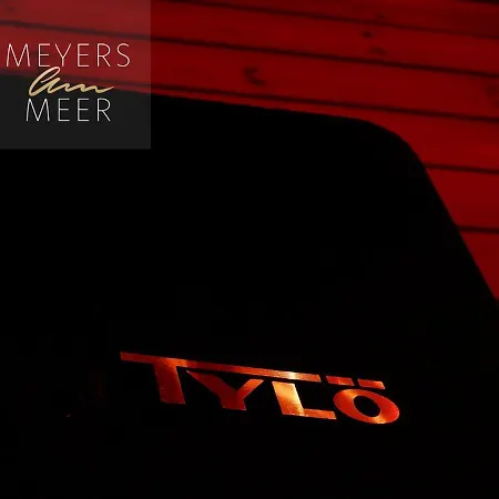 Schwarzes Holzferienhaus Mit Sauna -- Gartenglueck -- An Der Ostsee, Bei Wismar, 500m, 2 Schlafzimmer Semesterbostad *