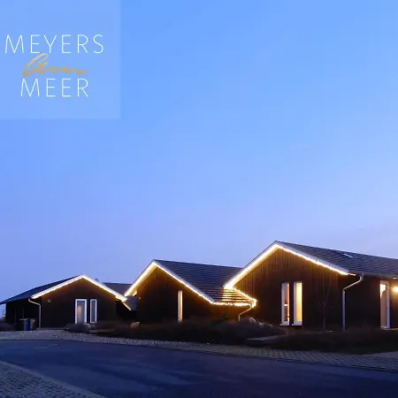 Schwarzes Holzferienhaus Mit Sauna -- Gartenglueck -- An Der Ostsee, Bei Wismar, 500m, 2 Schlafzimmer *