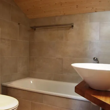 Schwarzes Holzferienhaus Mit Sauna -- Gartenglueck -- An Der Ostsee, Bei Wismar, 500m, 2 Schlafzimmer Zierow