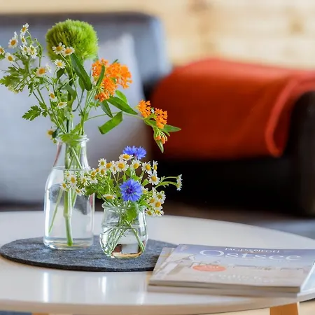Schwarzes Holzferienhaus Mit Sauna -- Gartenglueck -- An Der Ostsee, Bei Wismar, 500m, 2 Schlafzimmer Casa de Férias Zierow