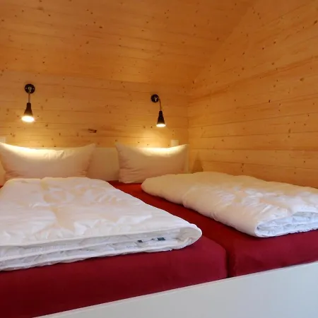 Schwarzes Holzferienhaus Mit Sauna -- Gartenglueck -- An Der Ostsee, Bei Wismar, 500m, 2 Schlafzimmer Дом отдыха