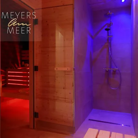 Schwarzes Holzferienhaus Mit Sauna -- Gartenglueck -- An Der Ostsee, Bei Wismar, 500m, 2 Schlafzimmer Casa de Férias