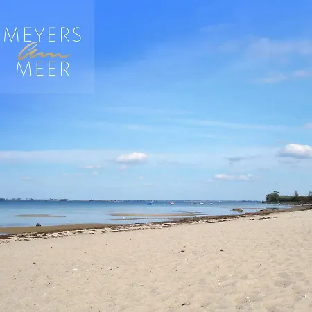 Schwarzes Holzferienhaus Mit Sauna -- Gartenglueck -- An Der Ostsee, Bei Wismar, 500m, 2 Schlafzimmer Semesterbostad Zierow