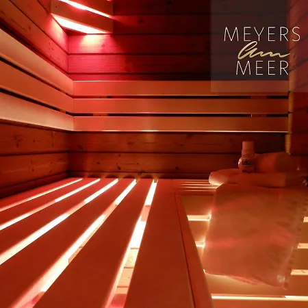 Schwarzes Holzferienhaus Mit Sauna -- Gartenglueck -- An Der Ostsee, Bei Wismar, 500m, 2 Schlafzimmer Zierow