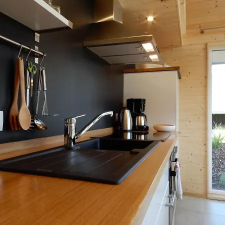 Schwarzes Holzferienhaus Mit Sauna -- Gartenglueck -- An Der Ostsee, Bei Wismar, 500m, 2 Schlafzimmer * Zierow