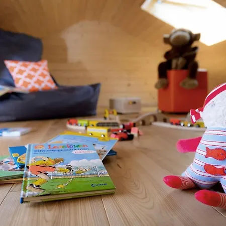 Semesterbostad Schwarzes Holzferienhaus Mit Sauna -- Gartenglueck -- An Der Ostsee, Bei Wismar, 500m, 2 Schlafzimmer *