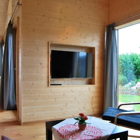 Schwarzes Holzferienhaus Mit Sauna -- Gartenglueck -- An Der Ostsee, Bei Wismar, 500m, 2 Schlafzimmer Casa de Férias