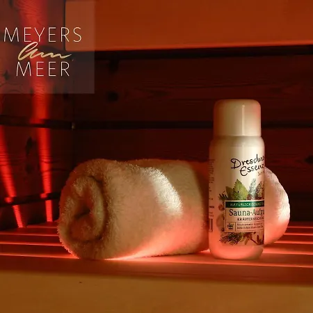 Schwarzes Holzferienhaus Mit Sauna -- Gartenglueck -- An Der Ostsee, Bei Wismar, 500m, 2 Schlafzimmer *