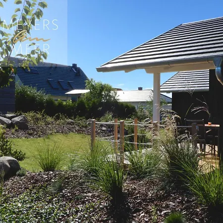 Schwarzes Holzferienhaus Mit Sauna -- Gartenglueck -- An Der Ostsee, Bei Wismar, 500m, 2 Schlafzimmer * Zierow