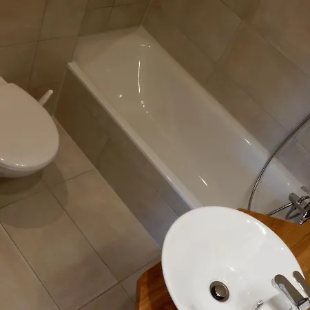 Schwarzes Holzferienhaus Mit Sauna -- Gartenglueck -- An Der Ostsee, Bei Wismar, 500m, 2 Schlafzimmer Casa de Férias *