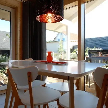 Schwarzes Holzferienhaus Mit Sauna -- Gartenglueck -- An Der Ostsee, Bei Wismar, 500m, 2 Schlafzimmer *