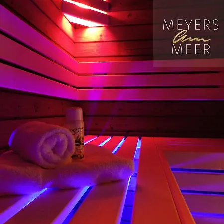 Schwarzes Holzferienhaus Mit Sauna -- Gartenglueck -- An Der Ostsee, Bei Wismar, 500m, 2 Schlafzimmer *