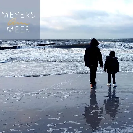 Schwarzes Holzferienhaus Mit Sauna -- Gartenglueck -- An Der Ostsee, Bei Wismar, 500m, 2 Schlafzimmer