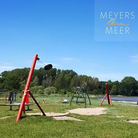 Schwarzes Holzferienhaus Mit Sauna -- Gartenglueck -- An Der Ostsee, Bei Wismar, 500m, 2 Schlafzimmer Casa de Férias *