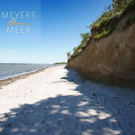 Schwarzes Holzferienhaus Mit Sauna -- Gartenglueck -- An Der Ostsee, Bei Wismar, 500m, 2 Schlafzimmer *