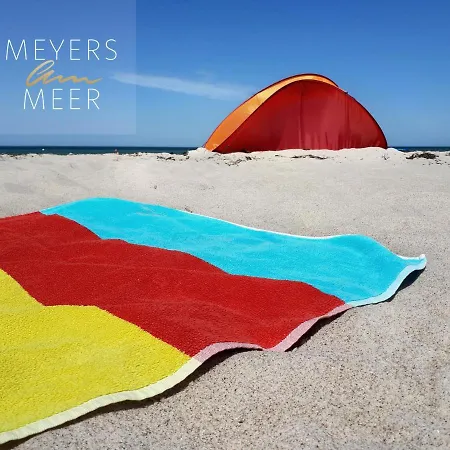 Schwarzes Holzferienhaus Mit Sauna -- Gartenglueck -- An Der Ostsee, Bei Wismar, 500m, 2 Schlafzimmer *