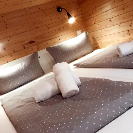 Vakantiehuis Schwarzes Holzferienhaus Mit Sauna -- Gartenglueck -- An Der Ostsee, Bei Wismar, 500m, 2 Schlafzimmer *