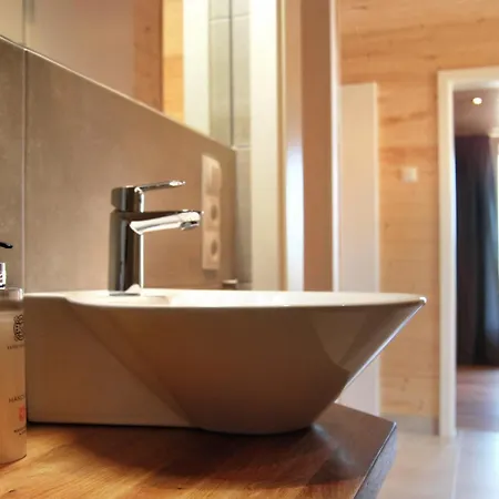 Schwarzes Holzferienhaus Mit Sauna -- Gartenglueck -- An Der Ostsee, Bei Wismar, 500m, 2 Schlafzimmer * Zierow